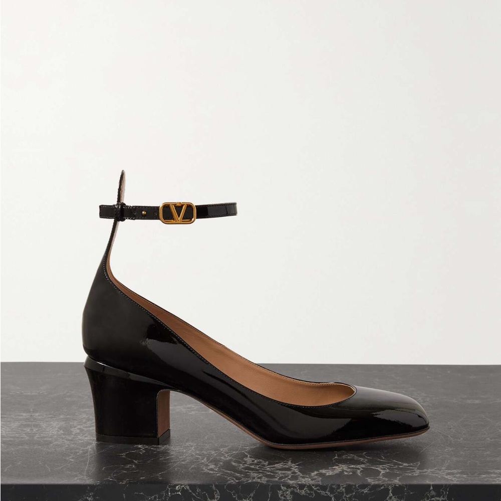 Valentino Garabani Pumps Mary Jane style